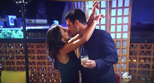 caila ben bachelor kiss