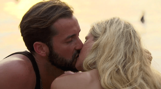 brett lauren kiss bachelor in paradise.png