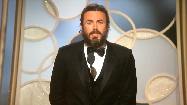 caset affleck golden globes hair.JPG