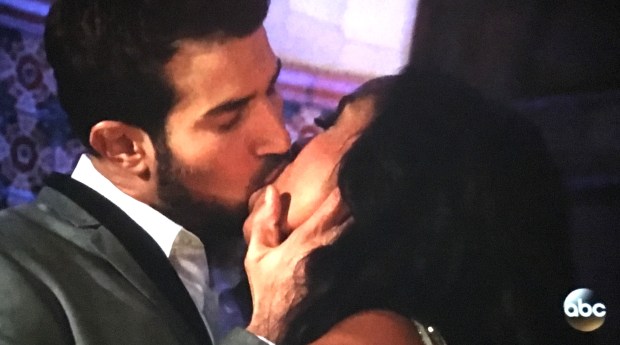 bryan rachel kiss.JPG