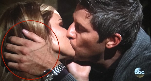 arie kissing chelsea bachelor.JPG